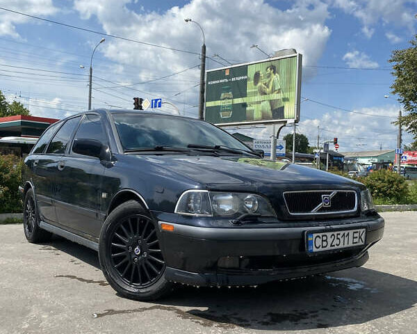 Синий Вольво В40, объемом двигателя 1.9 л и пробегом 412 тыс. км за 2600 $, фото 2 на Automoto.ua