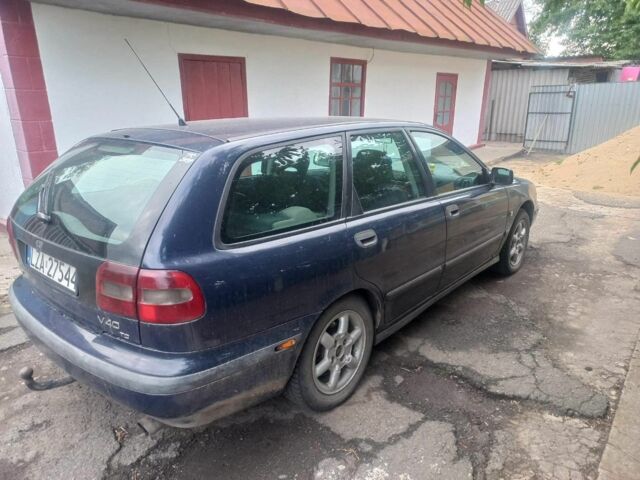 Синій Вольво V40, об'ємом двигуна 1 л та пробігом 290 тис. км за 1600 $, фото 1 на Automoto.ua