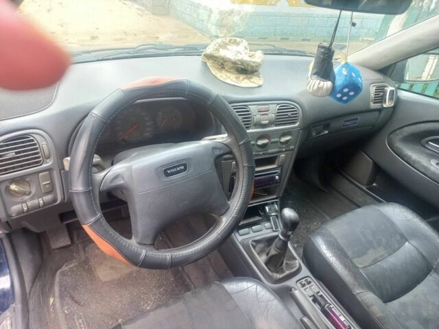Синій Вольво V40, об'ємом двигуна 1 л та пробігом 290 тис. км за 1600 $, фото 2 на Automoto.ua
