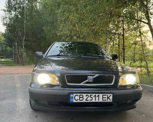 Синий Вольво В40, объемом двигателя 1.9 л и пробегом 412 тыс. км за 2600 $, фото 3 на Automoto.ua