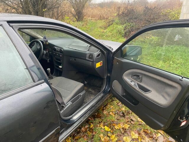 Синий Вольво В40, объемом двигателя 1.9 л и пробегом 380 тыс. км за 1450 $, фото 5 на Automoto.ua