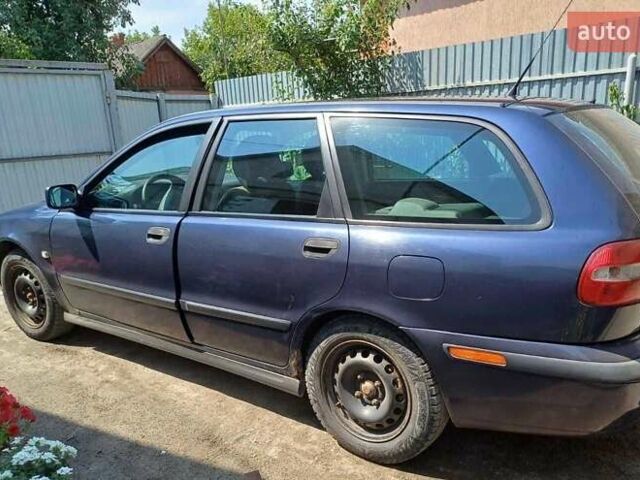 Синий Вольво В40, объемом двигателя 1.9 л и пробегом 254 тыс. км за 2800 $, фото 2 на Automoto.ua