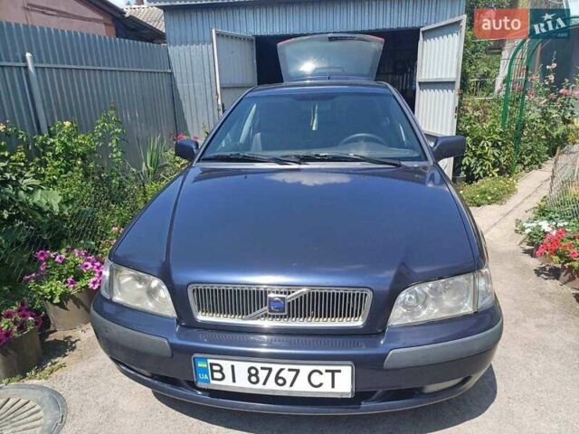Синий Вольво В40, объемом двигателя 1.9 л и пробегом 254 тыс. км за 2800 $, фото 1 на Automoto.ua