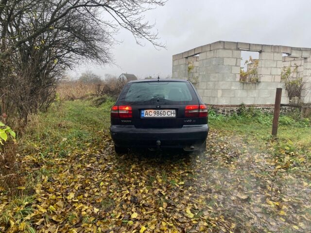 Синий Вольво В40, объемом двигателя 1.9 л и пробегом 380 тыс. км за 1450 $, фото 2 на Automoto.ua