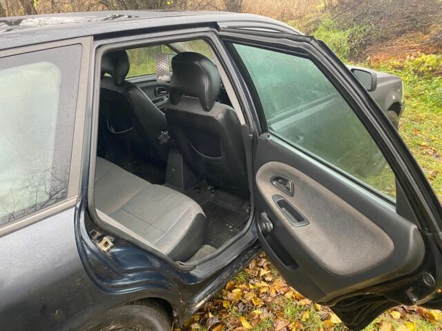 Синий Вольво В40, объемом двигателя 1.9 л и пробегом 380 тыс. км за 1450 $, фото 4 на Automoto.ua