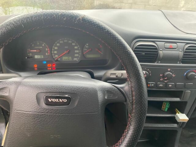 Синий Вольво В40, объемом двигателя 1.9 л и пробегом 380 тыс. км за 1450 $, фото 8 на Automoto.ua