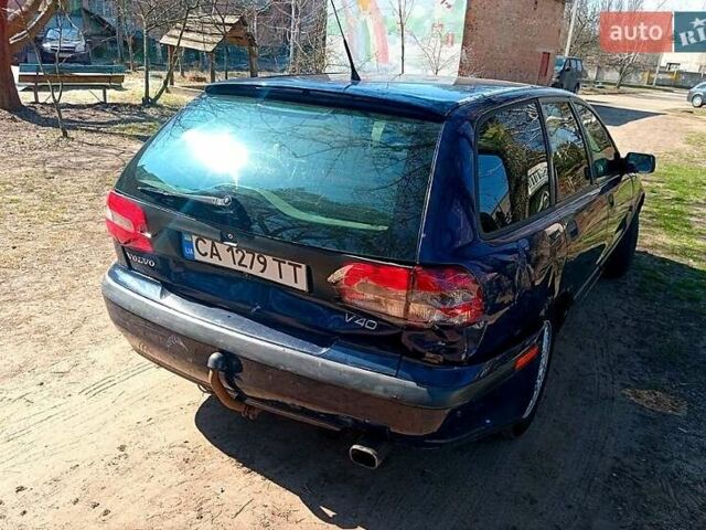 Синій Вольво V40, об'ємом двигуна 1.9 л та пробігом 336 тис. км за 1600 $, фото 5 на Automoto.ua