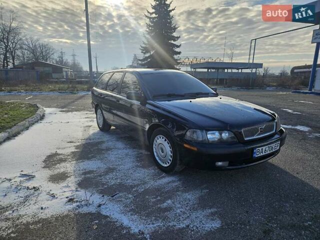 Синий Вольво В40, объемом двигателя 1.87 л и пробегом 317 тыс. км за 4600 $, фото 2 на Automoto.ua