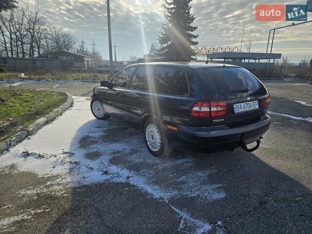 Синий Вольво В40, объемом двигателя 1.87 л и пробегом 317 тыс. км за 4600 $, фото 4 на Automoto.ua