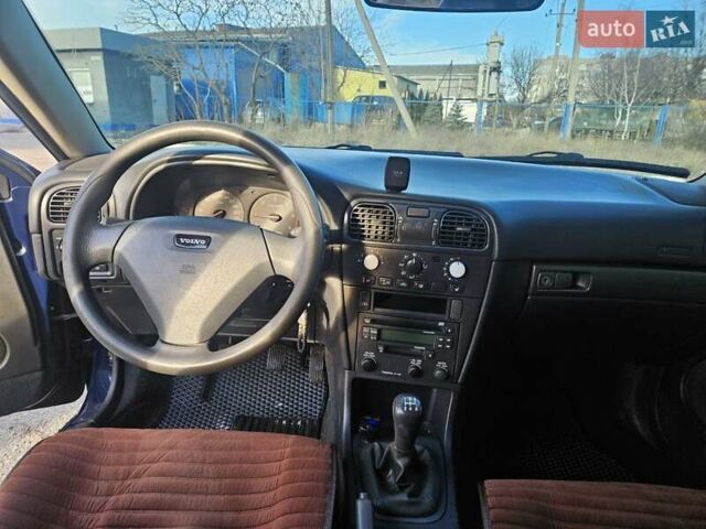 Синий Вольво В40, объемом двигателя 1.87 л и пробегом 317 тыс. км за 4600 $, фото 9 на Automoto.ua