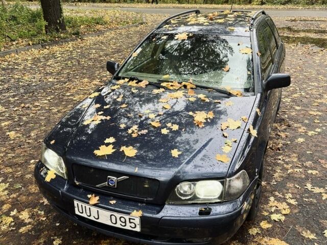 Вольво В40 2004 в Белой Церкве на Automoto.ua Синий Вольво В40, объемом двигателя 2 л и пробегом 100 тыс. км за 1600 $, фото 13 на Automoto.ua