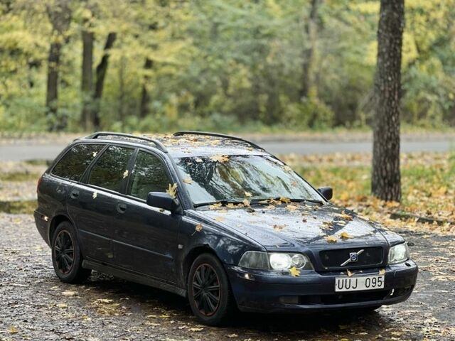 Вольво В40 2004 в Белой Церкве на Automoto.ua Синий Вольво В40, объемом двигателя 2 л и пробегом 100 тыс. км за 1600 $, фото 2 на Automoto.ua