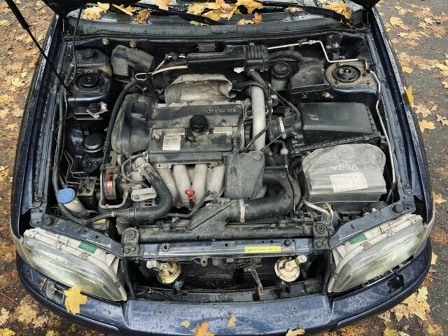 Вольво В40 2004 в Белой Церкве на Automoto.ua Синий Вольво В40, объемом двигателя 2 л и пробегом 100 тыс. км за 1600 $, фото 14 на Automoto.ua