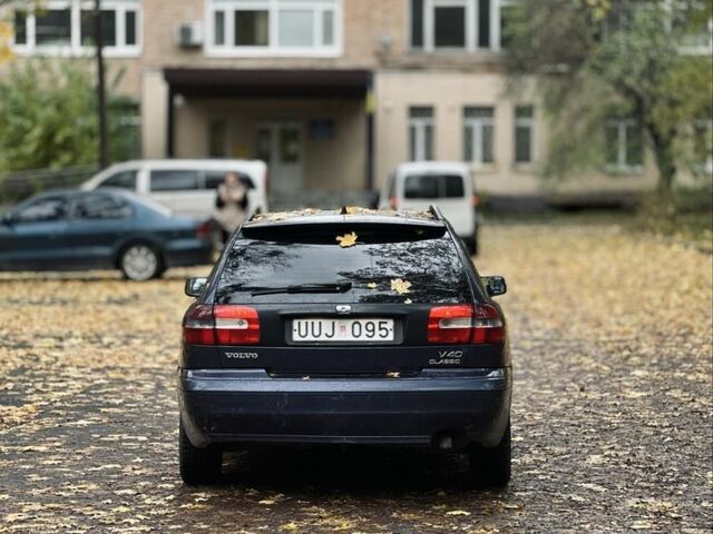 Вольво В40 2004 в Белой Церкве на Automoto.ua Синий Вольво В40, объемом двигателя 2 л и пробегом 100 тыс. км за 1600 $, фото 4 на Automoto.ua