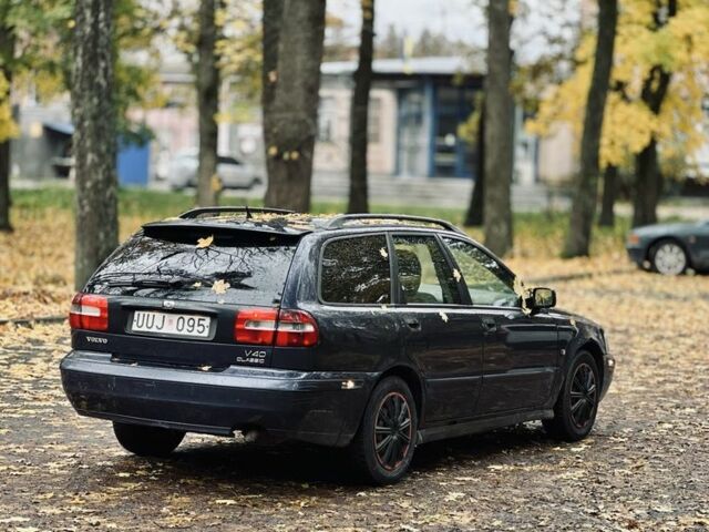 Вольво В40 2004 в Белой Церкве на Automoto.ua Синий Вольво В40, объемом двигателя 2 л и пробегом 100 тыс. км за 1600 $, фото 3 на Automoto.ua