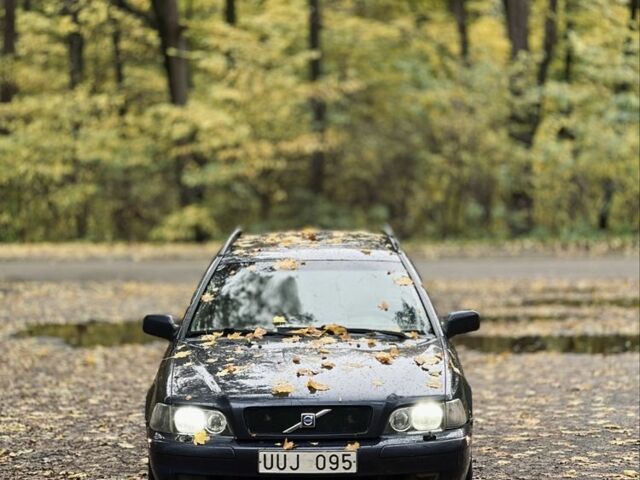 Вольво В40 2004 в Белой Церкве на Automoto.ua Синий Вольво В40, объемом двигателя 2 л и пробегом 100 тыс. км за 1600 $, фото 1 на Automoto.ua