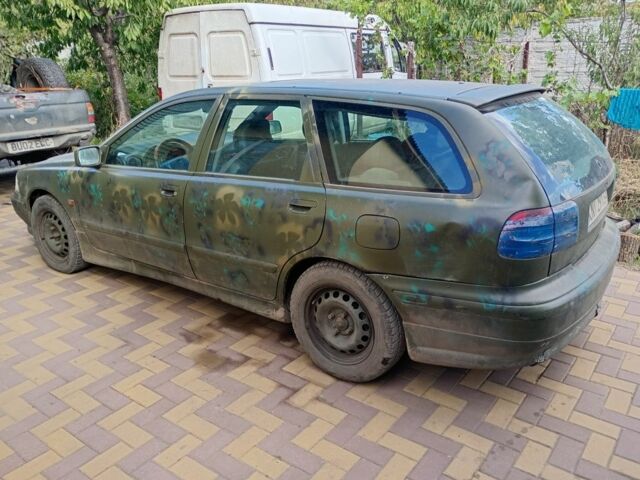 Зелений Вольво V40, об'ємом двигуна 1.9 л та пробігом 290 тис. км за 1198 $, фото 2 на Automoto.ua