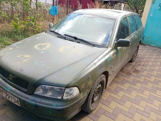 Зелений Вольво V40, об'ємом двигуна 1.9 л та пробігом 290 тис. км за 1198 $, фото 1 на Automoto.ua