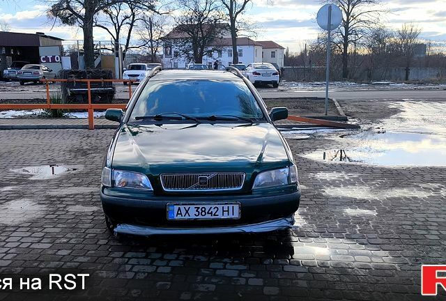 Зелений Вольво V40, об'ємом двигуна 1.9 л та пробігом 400 тис. км за 3200 $, фото 3 на Automoto.ua