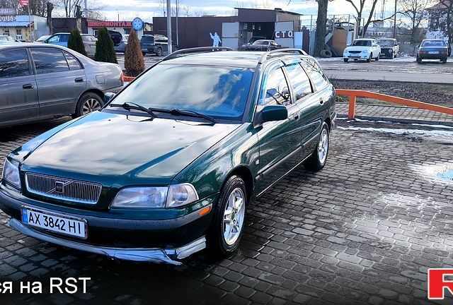 Зелений Вольво V40, об'ємом двигуна 1.9 л та пробігом 400 тис. км за 3200 $, фото 5 на Automoto.ua
