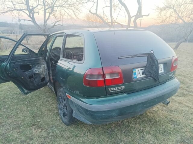 Зеленый Вольво В40, объемом двигателя 1.9 л и пробегом 327 тыс. км за 1200 $, фото 1 на Automoto.ua