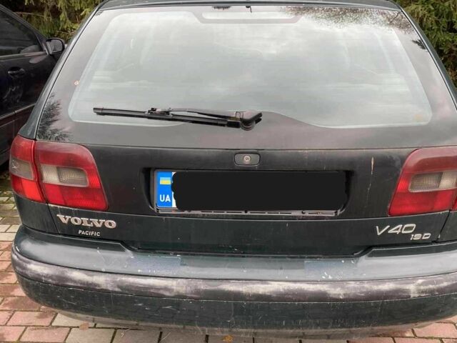 Зеленый Вольво В40, объемом двигателя 1.9 л и пробегом 353 тыс. км за 2500 $, фото 2 на Automoto.ua