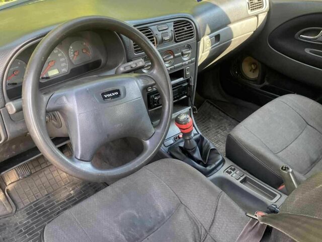 Зеленый Вольво В40, объемом двигателя 1.9 л и пробегом 353 тыс. км за 2500 $, фото 3 на Automoto.ua