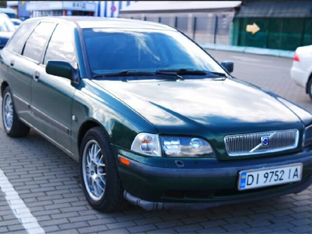 Зеленый Вольво В40, объемом двигателя 1.8 л и пробегом 250 тыс. км за 3200 $, фото 3 на Automoto.ua