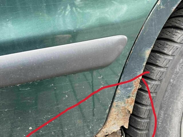 Зеленый Вольво В40, объемом двигателя 1.9 л и пробегом 353 тыс. км за 2500 $, фото 10 на Automoto.ua