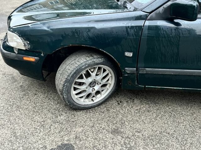 Зелений Вольво V40, об'ємом двигуна 1.9 л та пробігом 327 тис. км за 1538 $, фото 2 на Automoto.ua