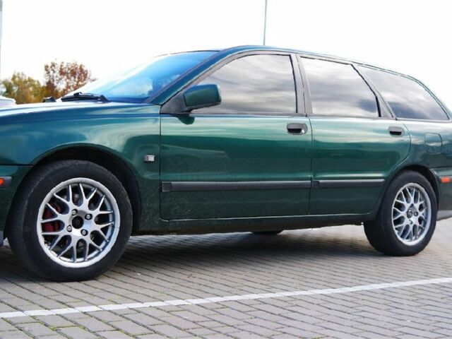 Зеленый Вольво В40, объемом двигателя 1.8 л и пробегом 250 тыс. км за 3200 $, фото 1 на Automoto.ua