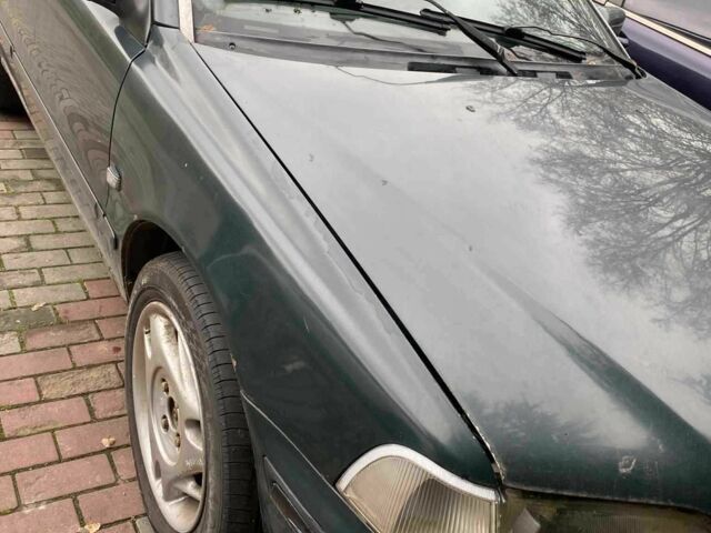 Зеленый Вольво В40, объемом двигателя 1.9 л и пробегом 353 тыс. км за 2500 $, фото 5 на Automoto.ua