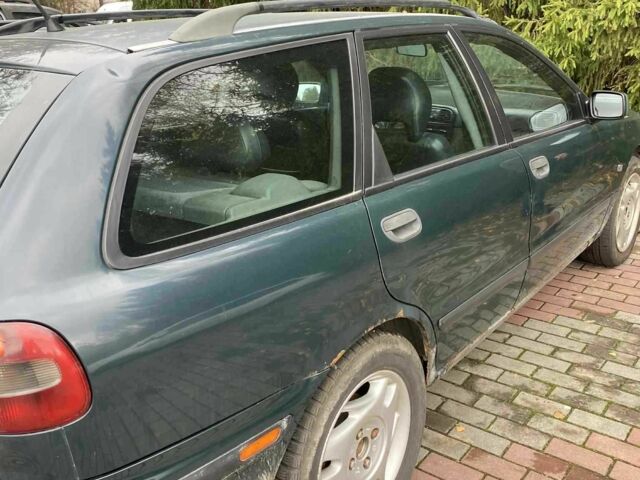 Зеленый Вольво В40, объемом двигателя 1.9 л и пробегом 353 тыс. км за 2500 $, фото 6 на Automoto.ua