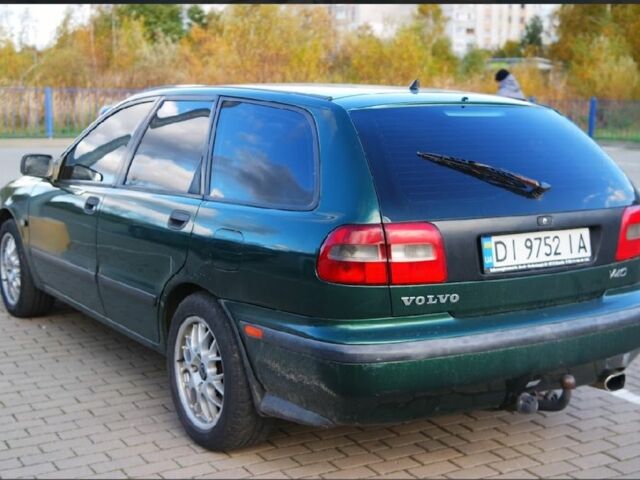 Зеленый Вольво В40, объемом двигателя 1.8 л и пробегом 250 тыс. км за 3200 $, фото 2 на Automoto.ua
