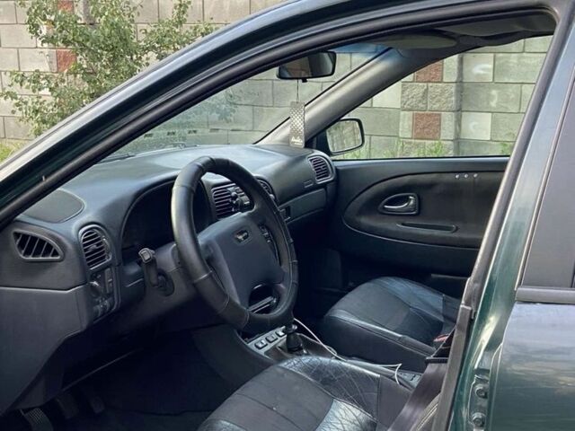 Зелений Вольво V40, об'ємом двигуна 1.9 л та пробігом 334 тис. км за 1850 $, фото 3 на Automoto.ua