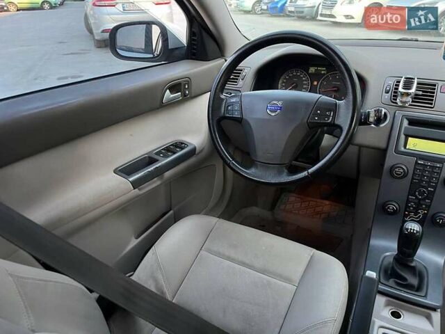Вольво В50 2006 в Львове на Automoto.ua Белый Вольво В50, объемом двигателя 1.8 л и пробегом 299 тыс. км за 5790 $, фото 29 на Automoto.ua