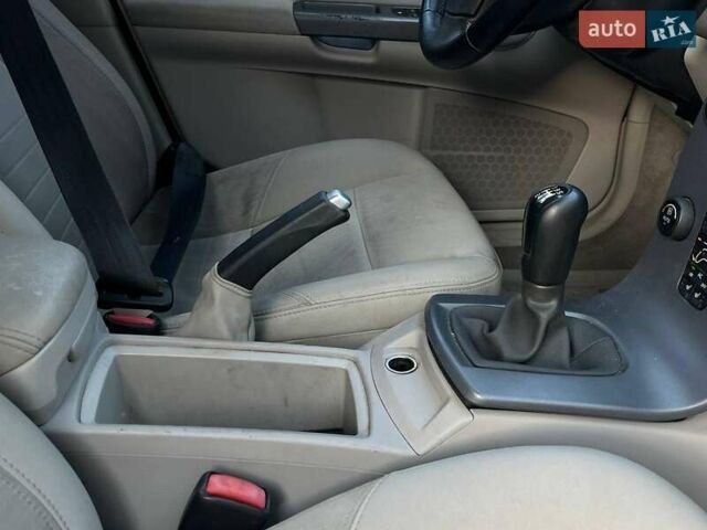 Вольво В50 2006 в Львове на Automoto.ua Белый Вольво В50, объемом двигателя 1.8 л и пробегом 299 тыс. км за 5790 $, фото 37 на Automoto.ua