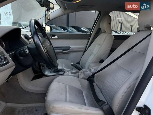 Вольво В50 2006 в Львове на Automoto.ua Белый Вольво В50, объемом двигателя 1.8 л и пробегом 299 тыс. км за 5790 $, фото 14 на Automoto.ua