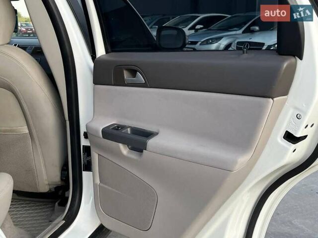 Вольво В50 2006 в Львове на Automoto.ua Белый Вольво В50, объемом двигателя 1.8 л и пробегом 299 тыс. км за 5790 $, фото 34 на Automoto.ua