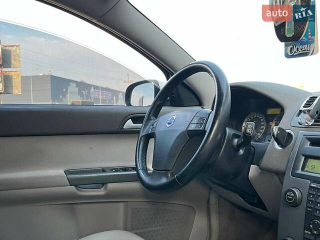 Вольво В50 2006 в Львове на Automoto.ua Белый Вольво В50, объемом двигателя 1.8 л и пробегом 299 тыс. км за 5790 $, фото 39 на Automoto.ua