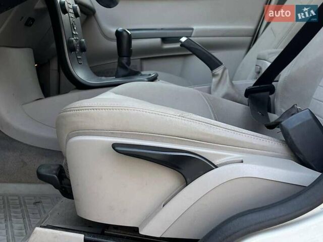 Вольво В50 2006 в Львове на Automoto.ua Белый Вольво В50, объемом двигателя 1.8 л и пробегом 299 тыс. км за 5790 $, фото 12 на Automoto.ua