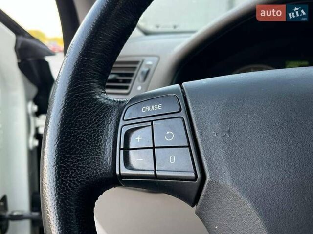 Вольво В50 2006 в Львове на Automoto.ua Белый Вольво В50, объемом двигателя 1.8 л и пробегом 299 тыс. км за 5790 $, фото 16 на Automoto.ua