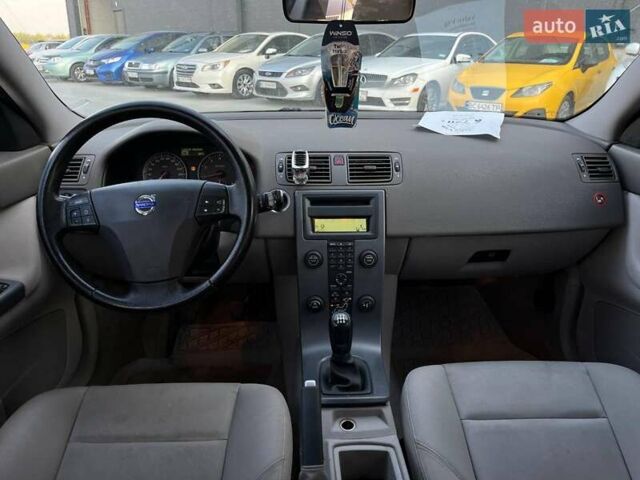 Вольво В50 2006 в Львове на Automoto.ua Белый Вольво В50, объемом двигателя 1.8 л и пробегом 299 тыс. км за 5790 $, фото 30 на Automoto.ua