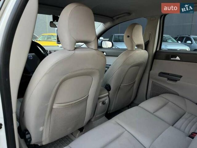 Вольво В50 2006 в Львове на Automoto.ua Белый Вольво В50, объемом двигателя 1.8 л и пробегом 299 тыс. км за 5790 $, фото 26 на Automoto.ua