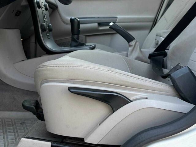 Вольво В50 2008 в Львове на Automoto.ua Белый Вольво В50, объемом двигателя 1.8 л и пробегом 299 тыс. км за 5490 $, фото 10 на Automoto.ua