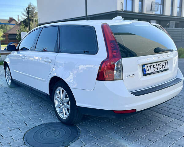 Білий Вольво V50, об'ємом двигуна 1.56 л та пробігом 230 тис. км за 6799 $, фото 8 на Automoto.ua