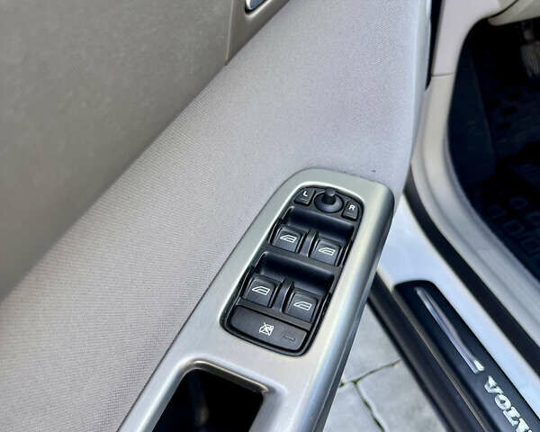 Білий Вольво V50, об'ємом двигуна 1.56 л та пробігом 230 тис. км за 6799 $, фото 28 на Automoto.ua