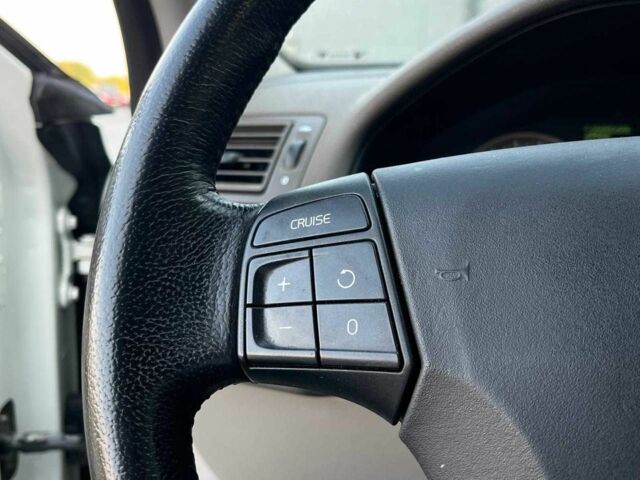 Вольво В50 2008 в Львове на Automoto.ua Белый Вольво В50, объемом двигателя 1.8 л и пробегом 299 тыс. км за 5490 $, фото 15 на Automoto.ua