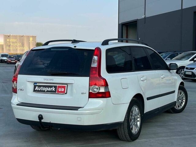 Вольво В50 2008 в Львове на Automoto.ua Белый Вольво В50, объемом двигателя 1.8 л и пробегом 299 тыс. км за 5490 $, фото 4 на Automoto.ua