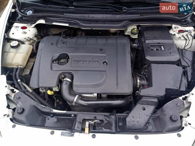 Белый Вольво В50, объемом двигателя 1.6 л и пробегом 282 тыс. км за 7000 $, фото 10 на Automoto.ua